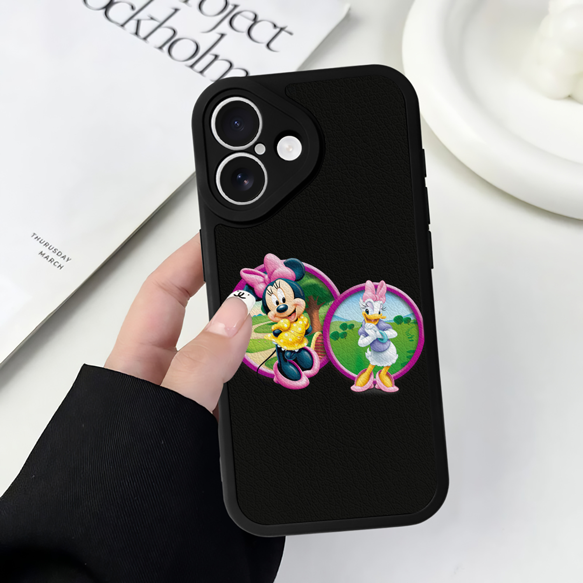 （画像用） ミッキーマウス Mickey Mouse 【iPhone 16シリーズ対応】シリコンスマホケース（レザー調） 材質：シリコン